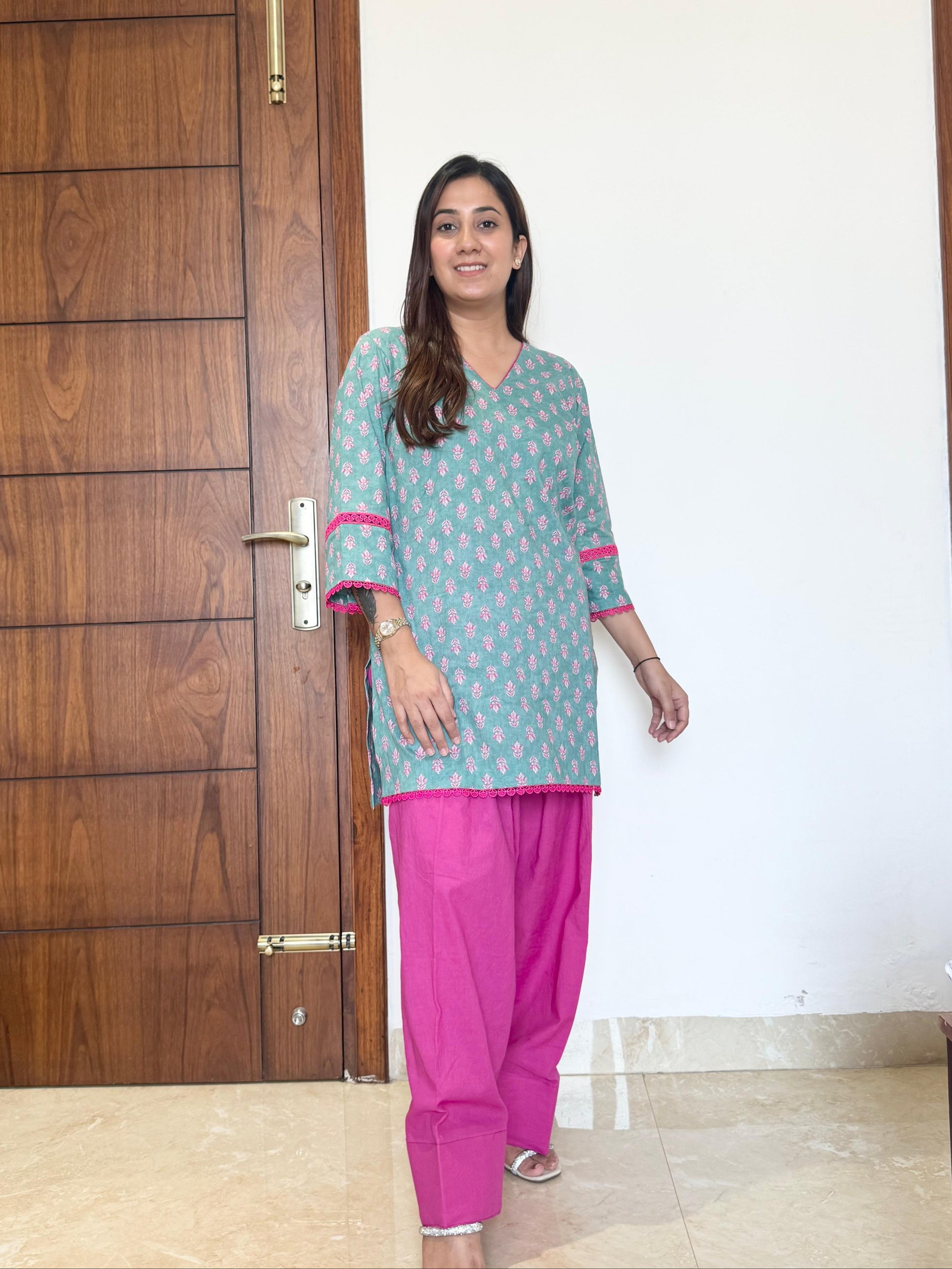 Jungle green kurta with pink farsi salwar